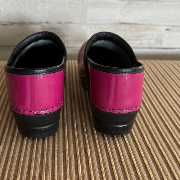 Sanita Pink Women's Clogs - Picture 4 of 6